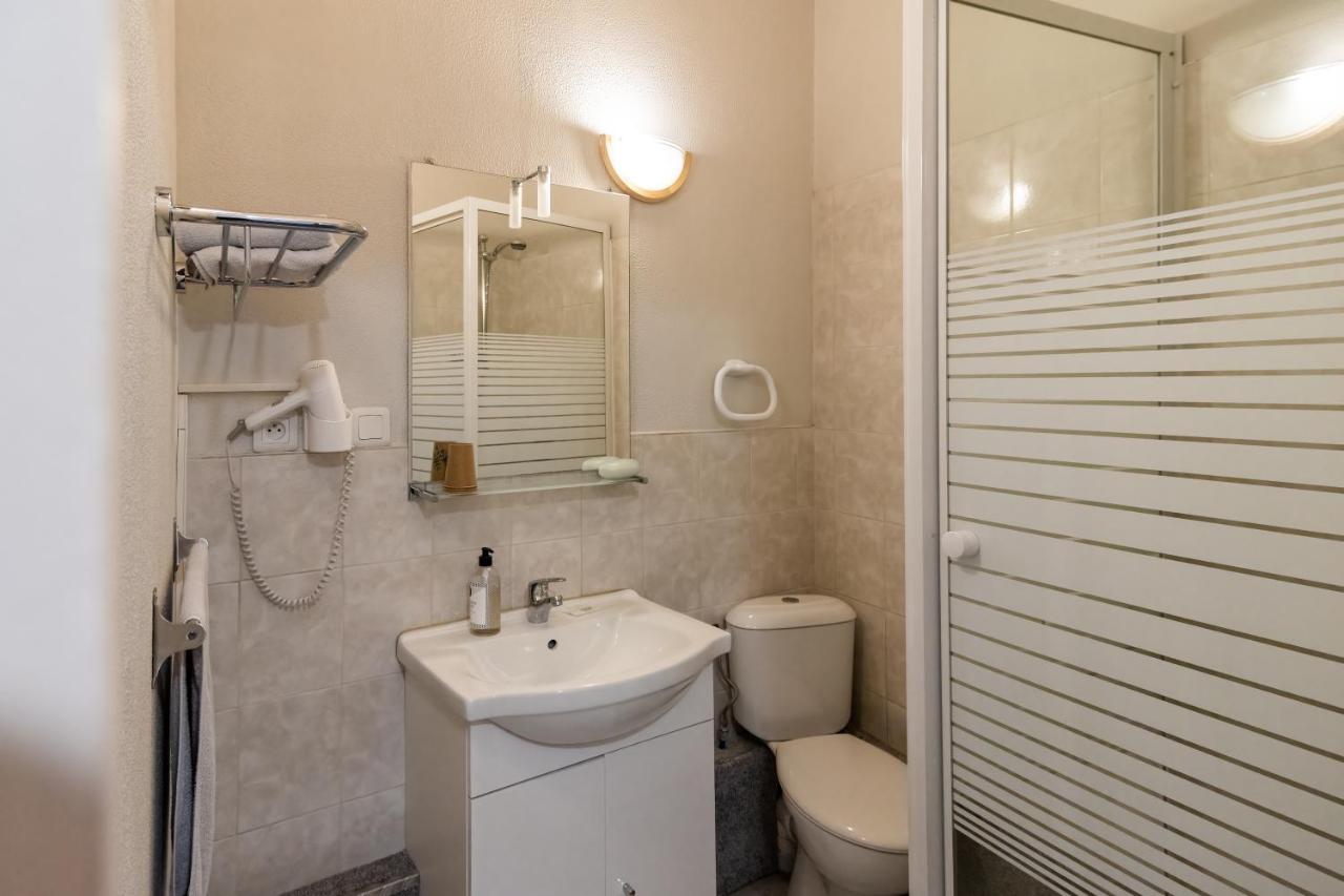 Hotel De La Gare Latresne Eksteriør bilde